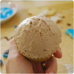 Vanilla Cupcakes with Chocolate Frosting - International Cooking blog