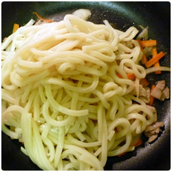 japanese Yaki Udon nuddles - the international cooking blog