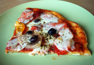 The International Cooking Blog - pizza red peppers black olives